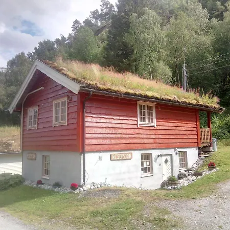 赫勒达林希特森特山林小屋 *