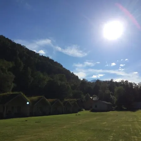 ロッジ Hjelledalen Hyttesenter *